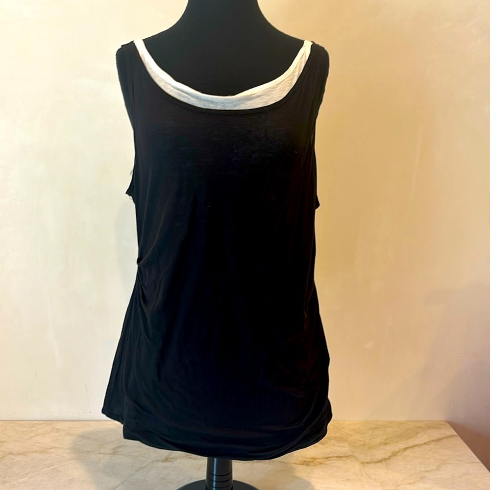 Elie Tahari elegant & versatile sleeveless top black & white stylish look large